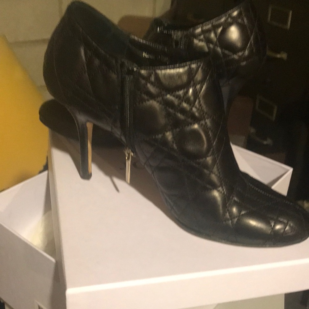 Shoes - Picture 3 of 4